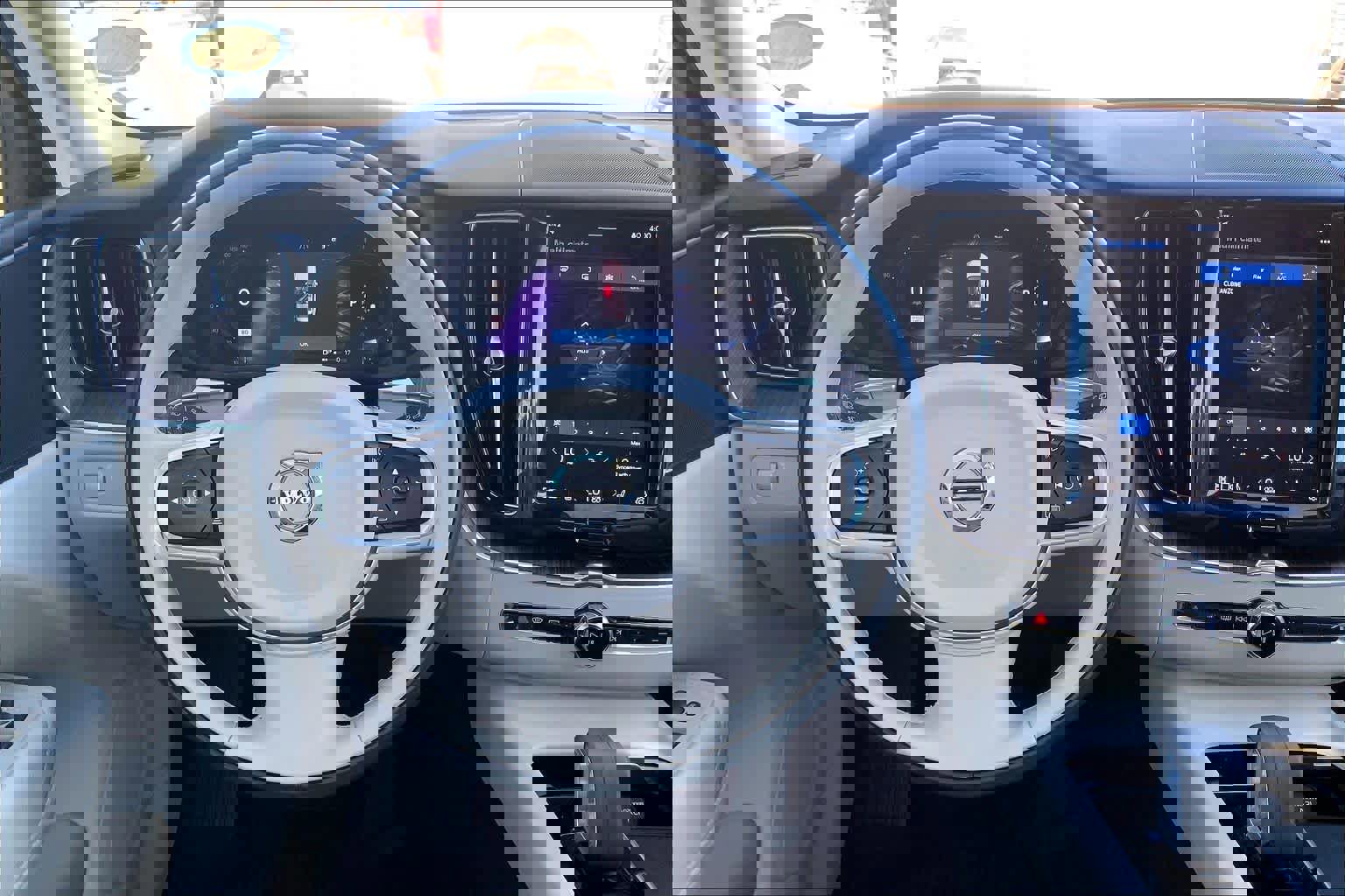 Used 2022 Volvo XC60 B5 Momentum w/ Protection Package Premier image 5