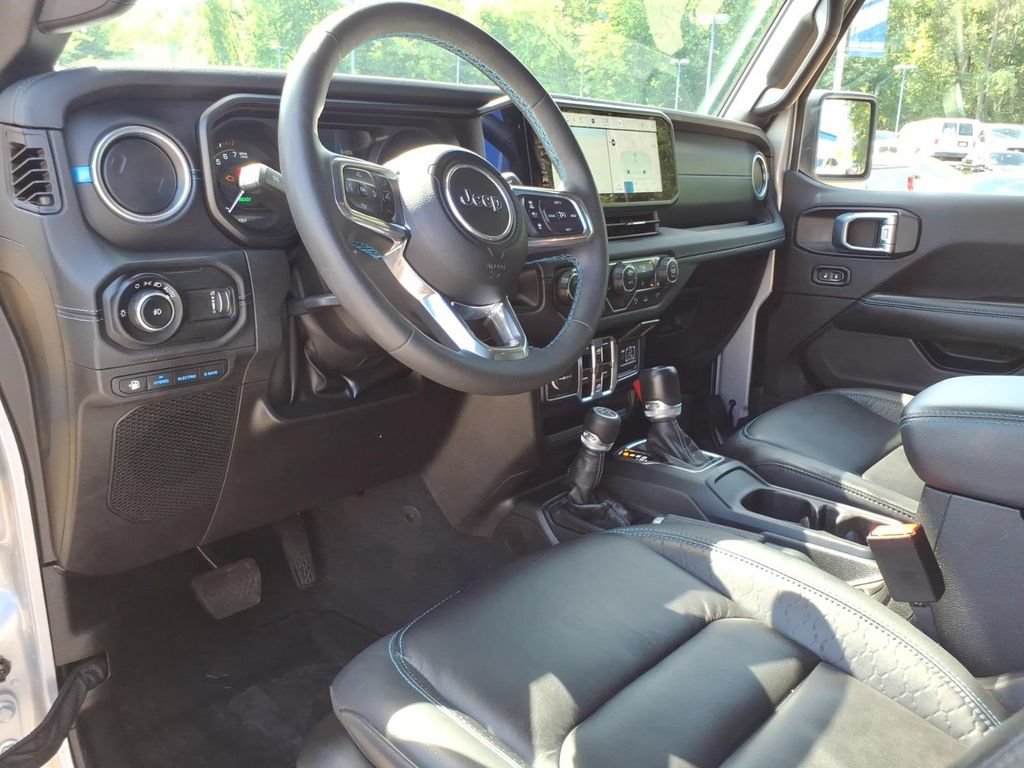 Used 2024 Jeep Wrangler High Altitude AWD/4WD image 12