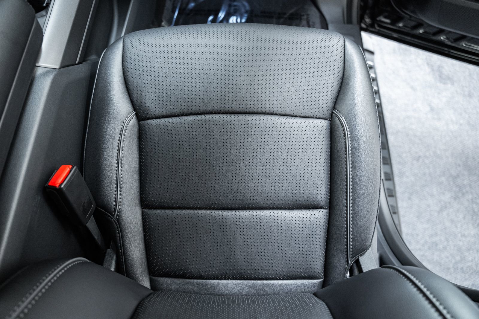 Certified 2025 Ford F150 Lariat w/ Equipment Group 502A High image 37