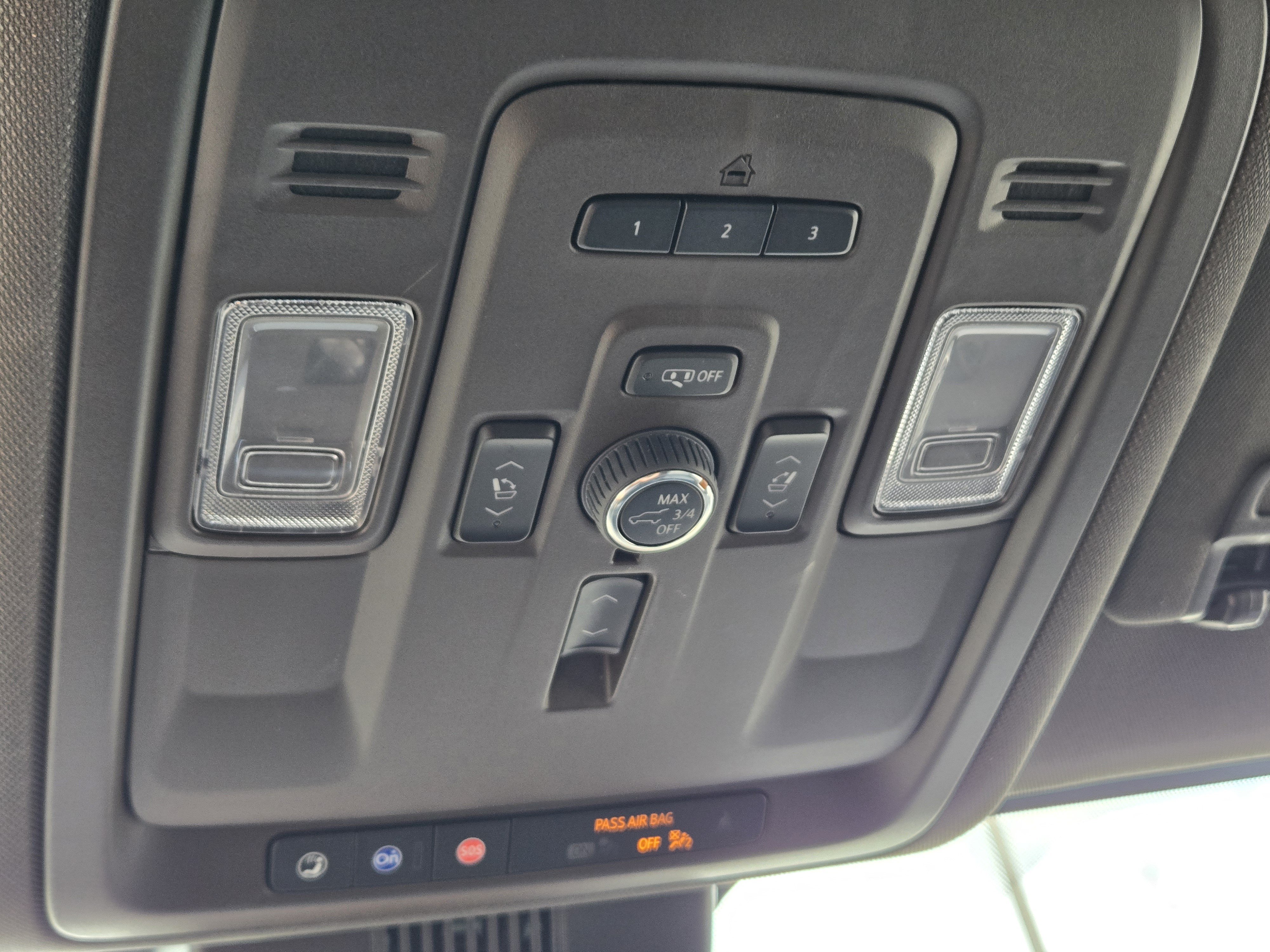 Used 2024 Chevrolet Suburban LT w/ Luxury Package RWD image 31