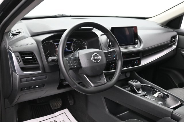 Used 2025 Nissan Rogue SV FWD image 15