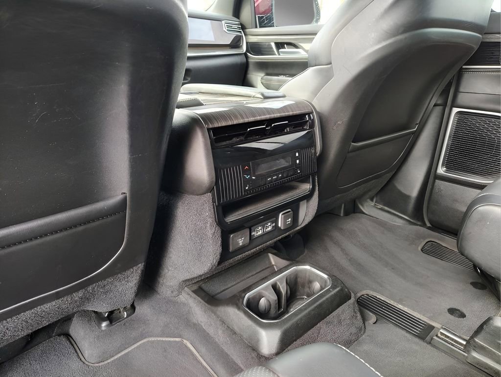 Used 2022 Jeep Wagoneer Series III w/ Flexible Seating Group image 26