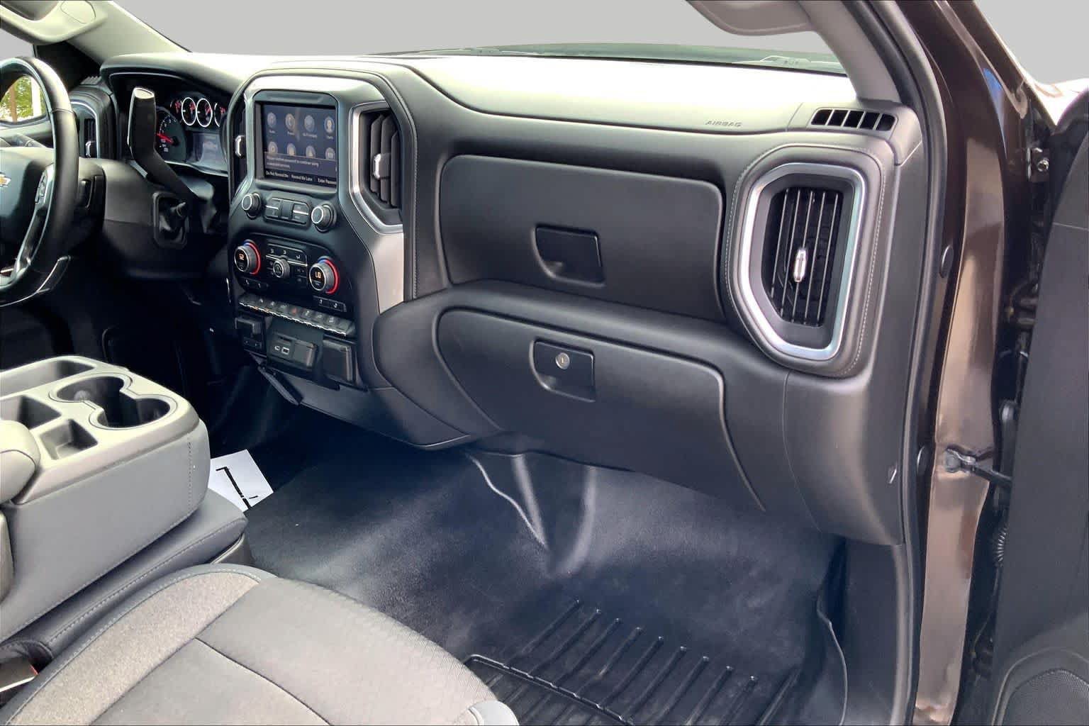 Used 2019 Chevrolet Silverado 1500 LT w/ Texas Edition AWD/4WD image 17