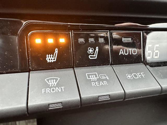 Used 2025 Toyota Crown Signia XLE image 30