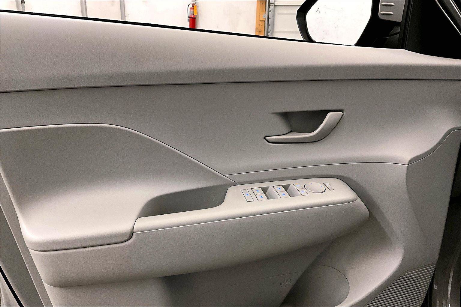 Used 2025 Hyundai Kona SEL image 22