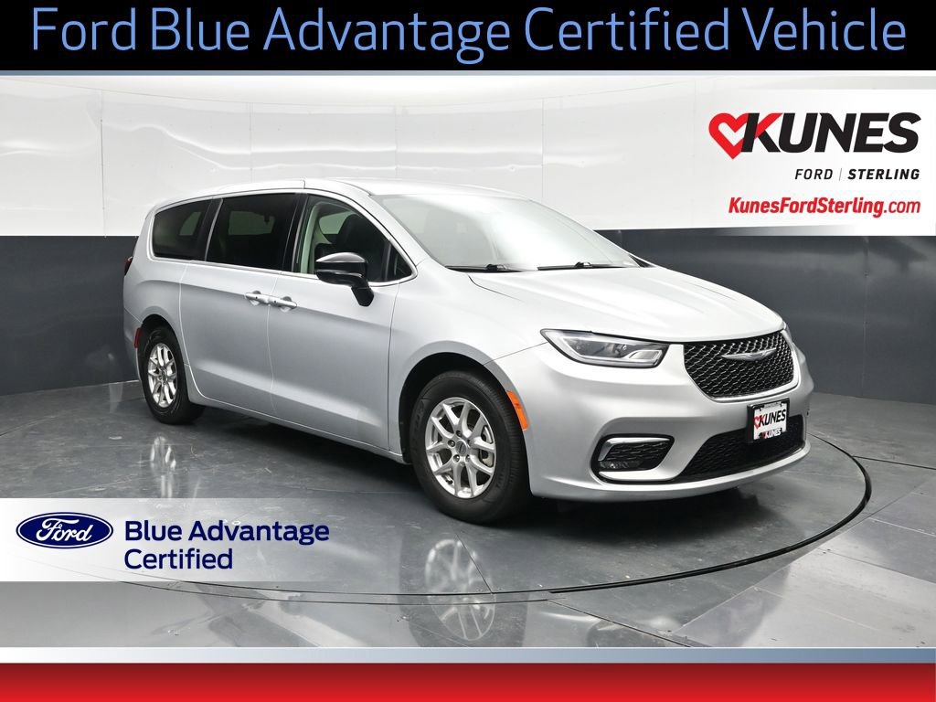 Used 2024 Chrysler Pacifica Touring-L image 1