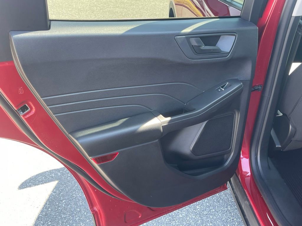 Certified 2022 Ford Escape SE w/ SE Sport Appearance Package image 21