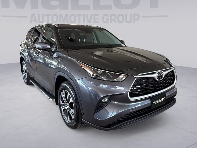 Used 2023 Toyota Highlander XLE AWD/4WD image 7