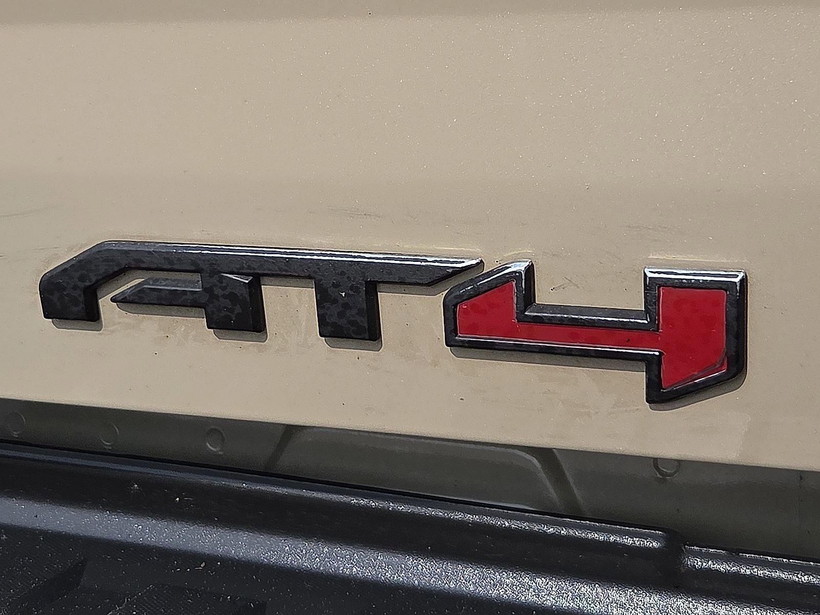 Used 2022 GMC Canyon AT4 w/ Driver Alert Package AWD/4WD image 9