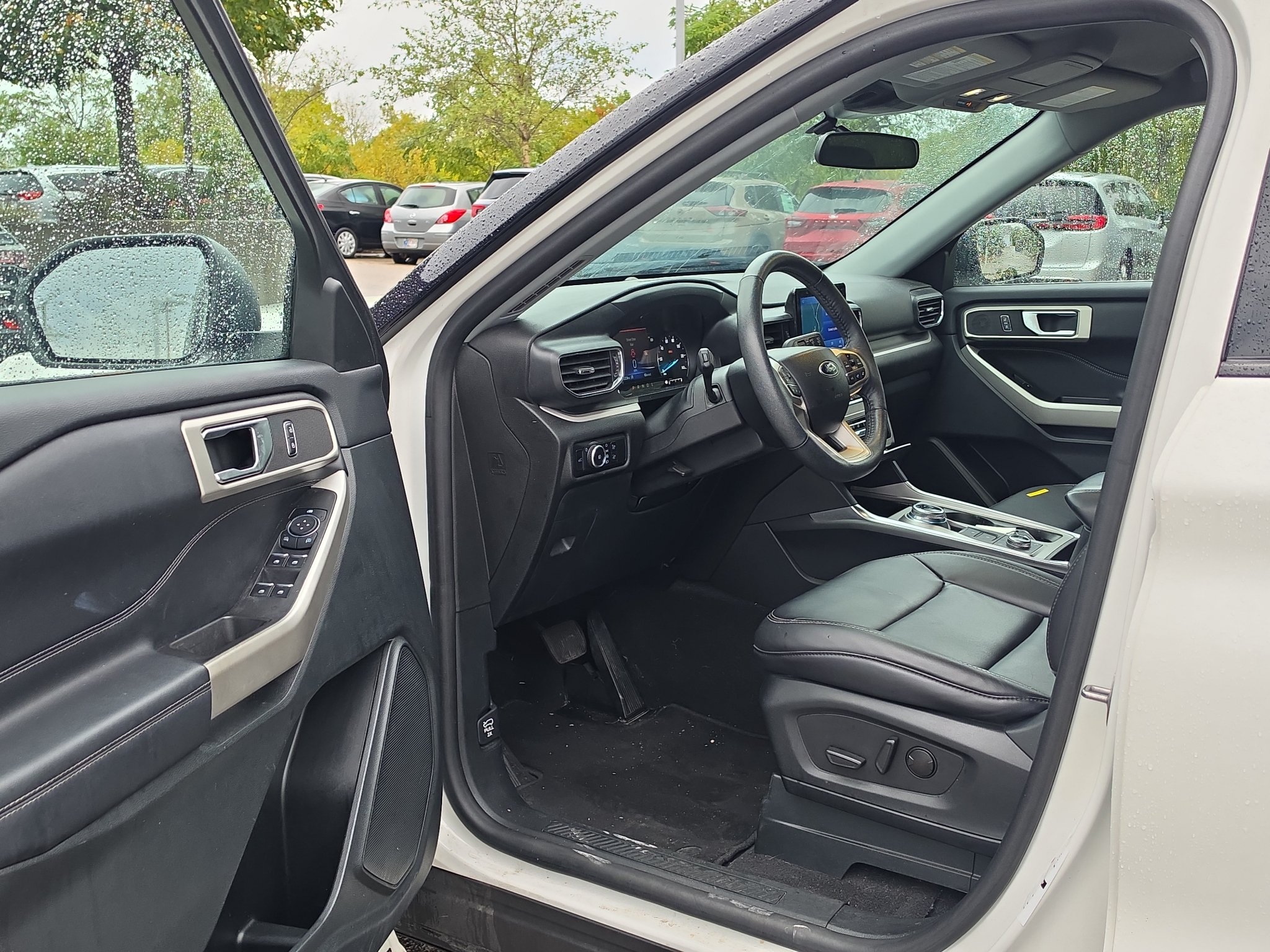 Certified 2023 Ford Explorer XLT w/ Equipment Group 202A AWD/4WD image 9