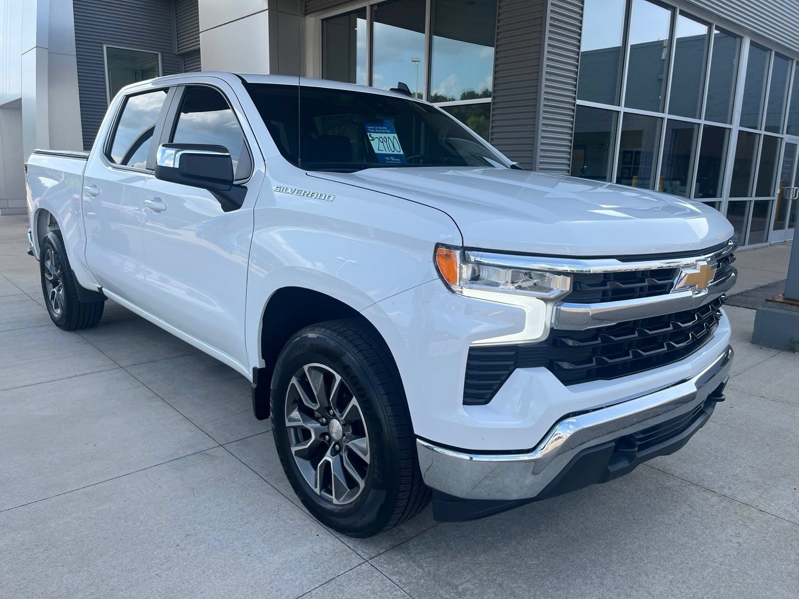 Used 2022 Chevrolet Silverado 1500 LT AWD/4WD image 9