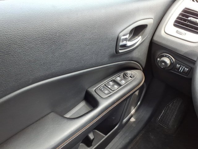 Used 2020 Jeep Compass Latitude w/ Cold Weather Group FWD image 12