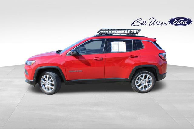 Used 2023 Jeep Compass Latitude image 2
