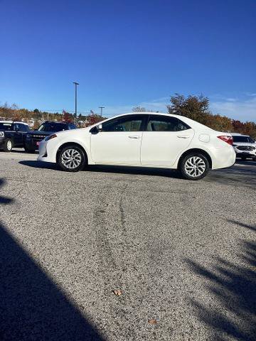 Used 2018 Toyota Corolla LE FWD image 3