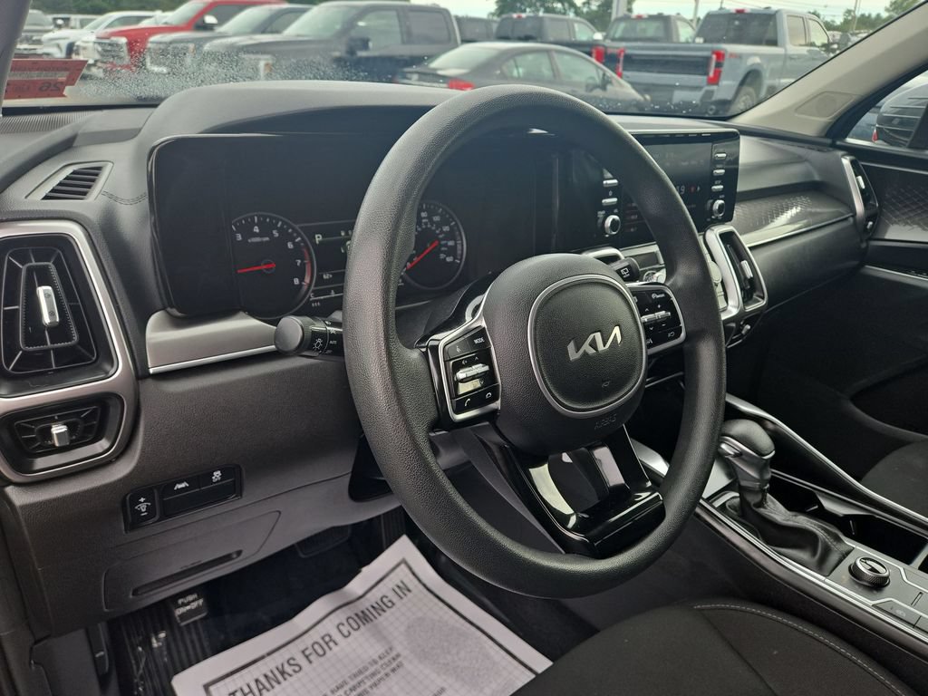 Used 2023 Kia Sorento LX AWD/4WD image 7