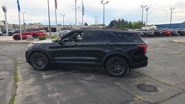 Certified 2025 Ford Explorer ST AWD/4WD image 4