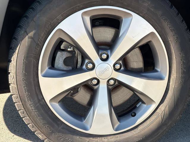 Used 2021 Jeep Cherokee Limited w/ Trailer Tow Group AWD/4WD image 14