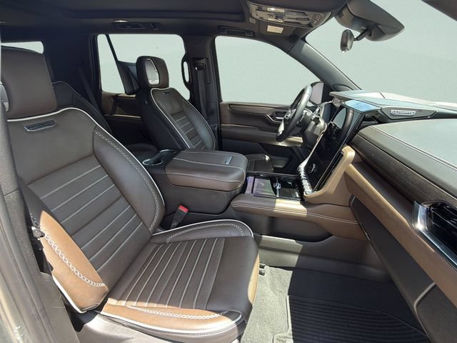 Used 2025 GMC Yukon Denali Ultimate AWD/4WD image 12