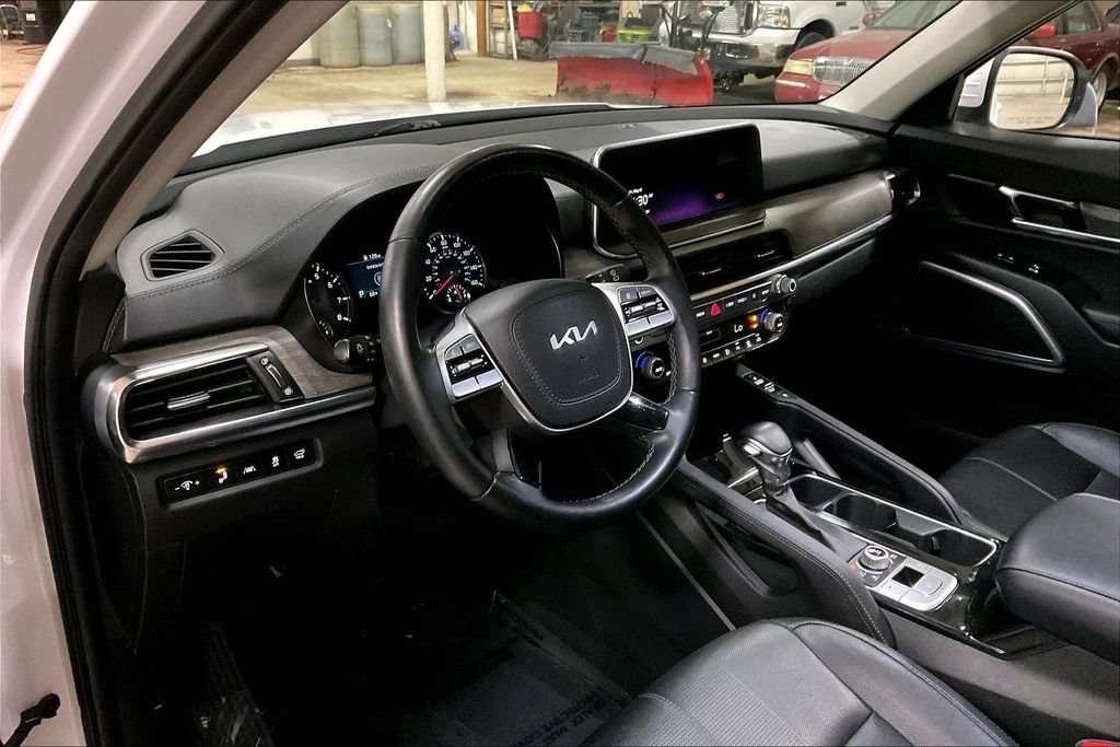 Used 2022 Kia Telluride EX w/ EX Premium Package AWD/4WD image 13