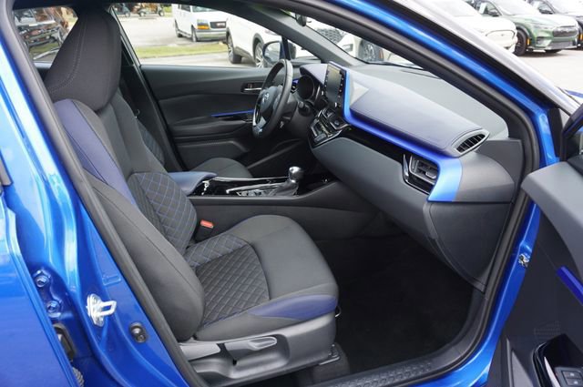 Used 2020 Toyota C-HR XLE image 7