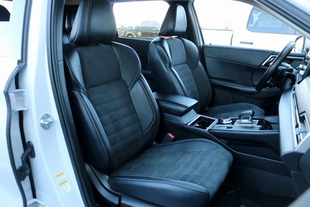 Used 2024 Mitsubishi Outlander SE image 30