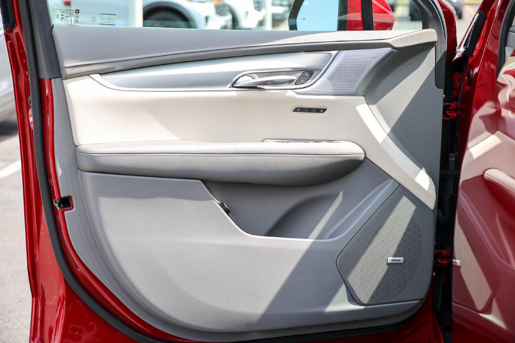 Used 2021 Cadillac XT5 Premium Luxury w/ LPO, Floor Liner Package AWD/4WD image 4