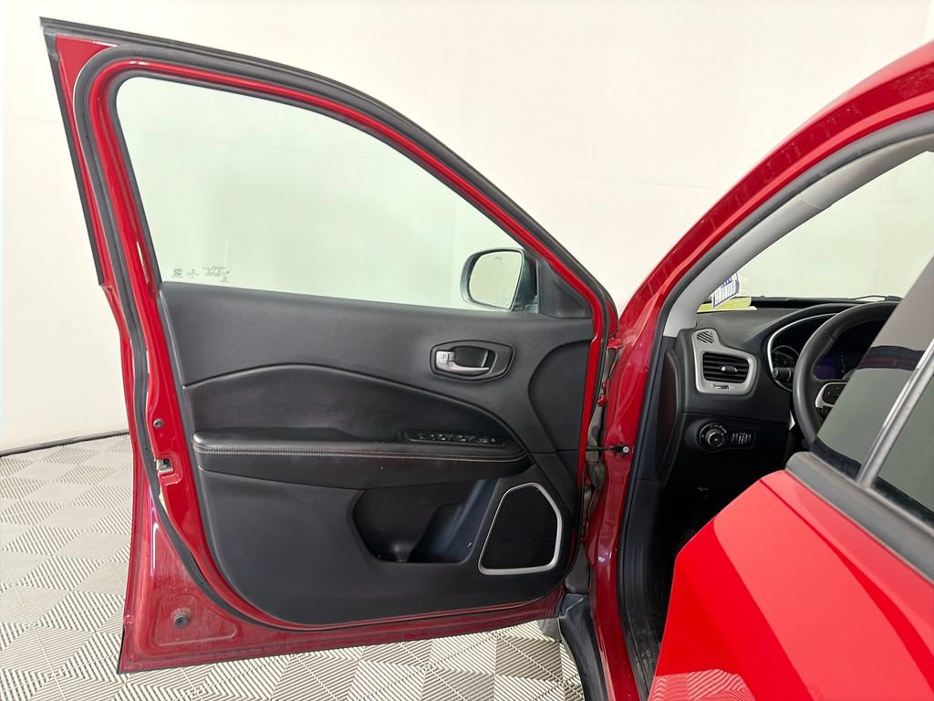 Used 2021 Jeep Compass Latitude FWD image 10