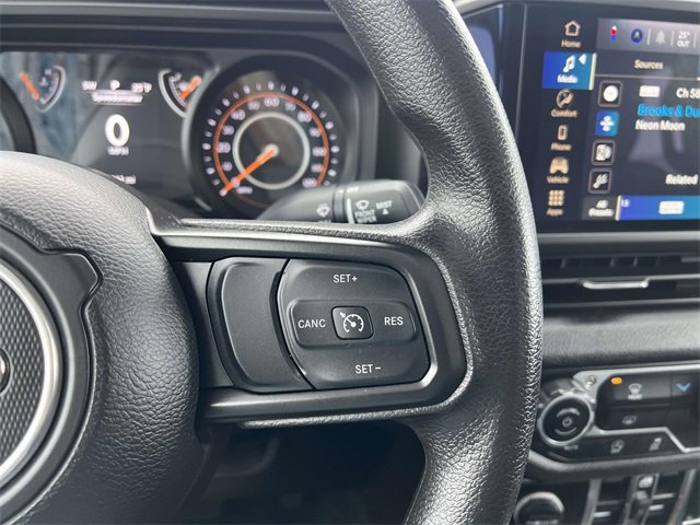 Used 2025 Jeep Gladiator Sport image 17