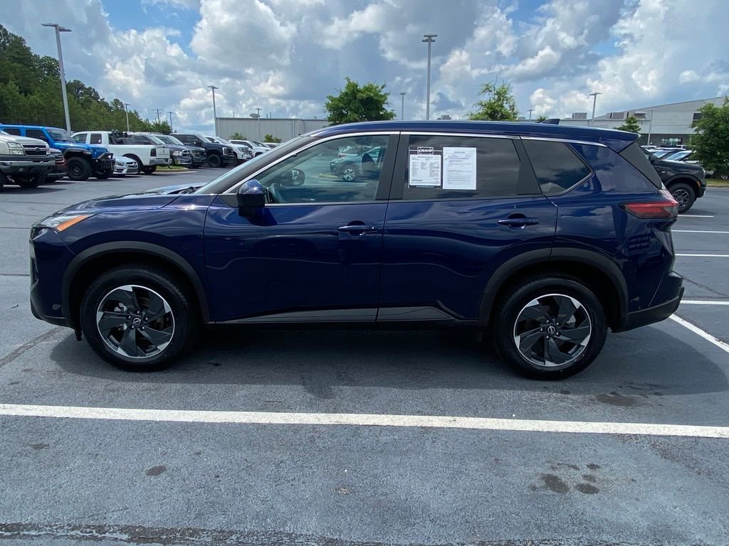 Used 2024 Nissan Rogue SV AWD/4WD image 4
