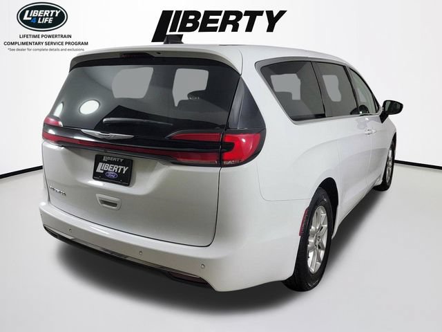 Used 2024 Chrysler Pacifica Touring-L FWD image 3