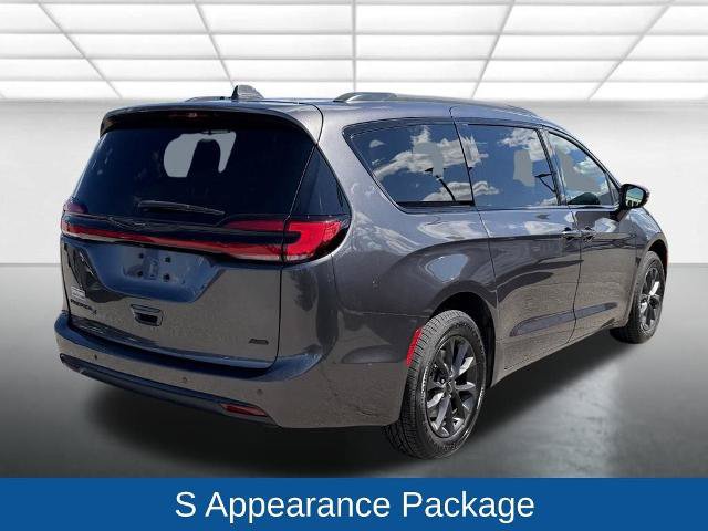 Used 2022 Chrysler Pacifica Touring-L w/ S Appearance Package AWD/4WD image 9