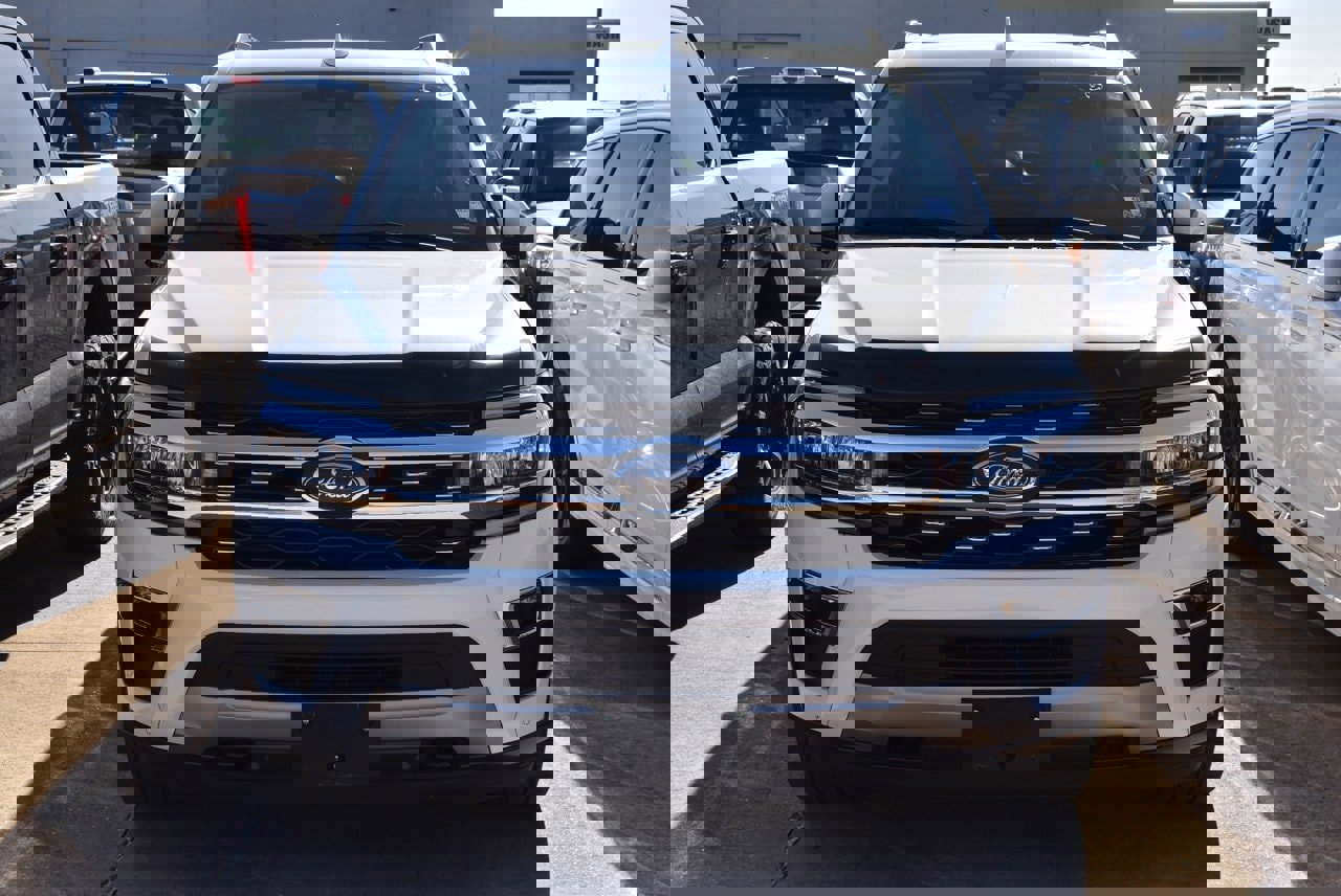 Certified 2024 Ford Expedition Limited image 3