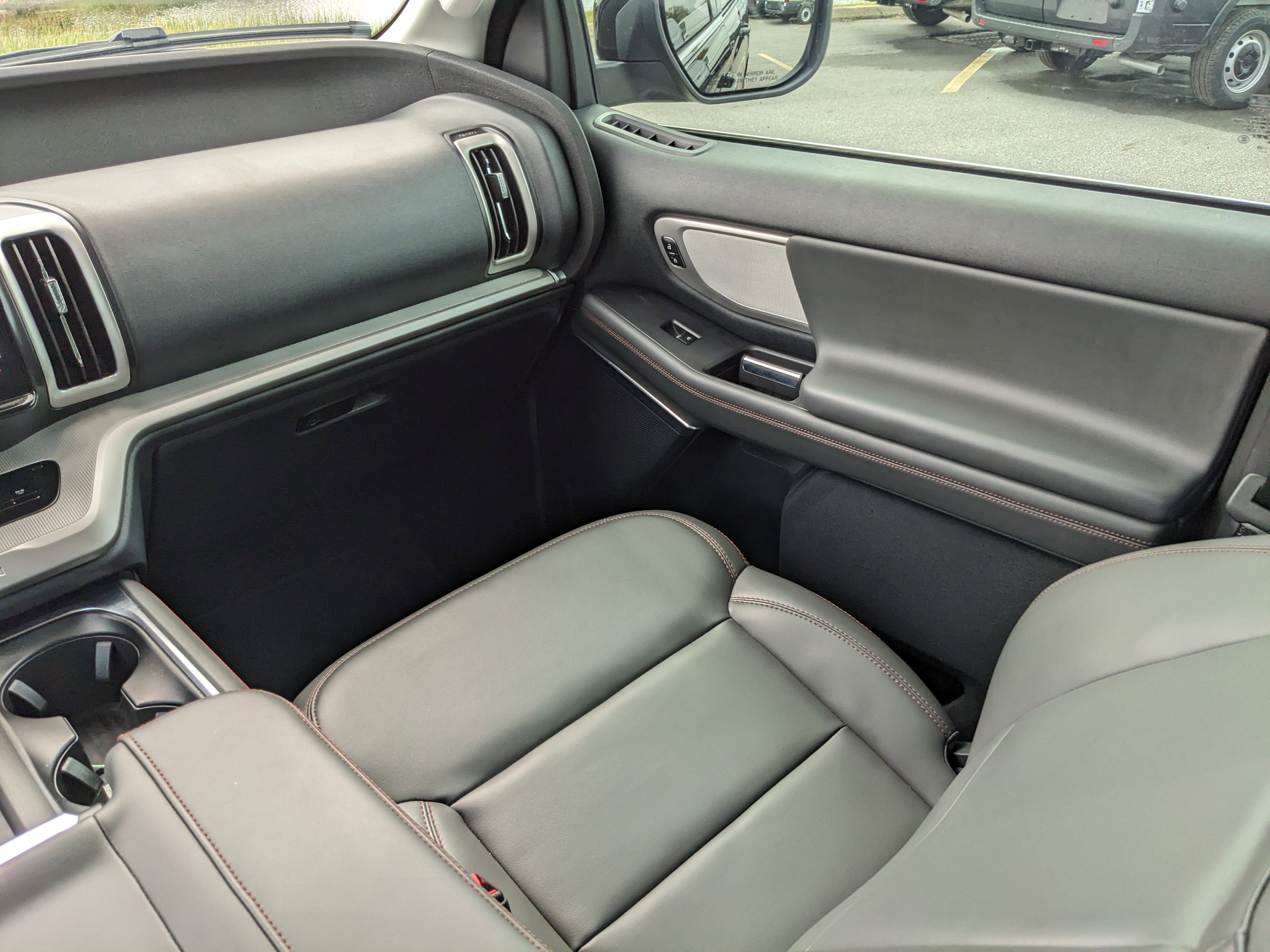 Certified 2025 Ford Expedition Active image 18