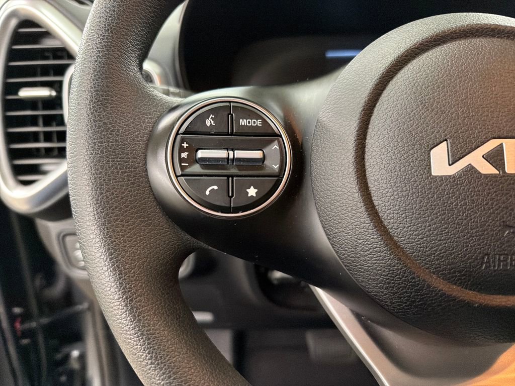 Used 2025 Kia Soul LX w/ LX Technology Package FWD image 19
