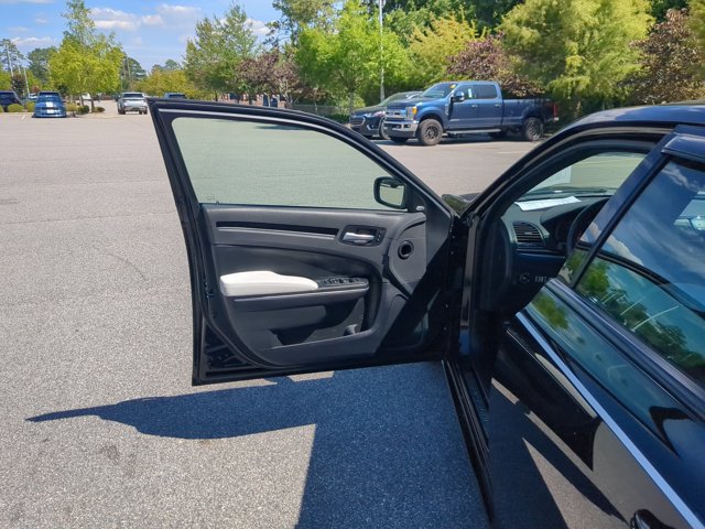 Used 2020 Chrysler 300 S w/ 300S Premium Group RWD image 13