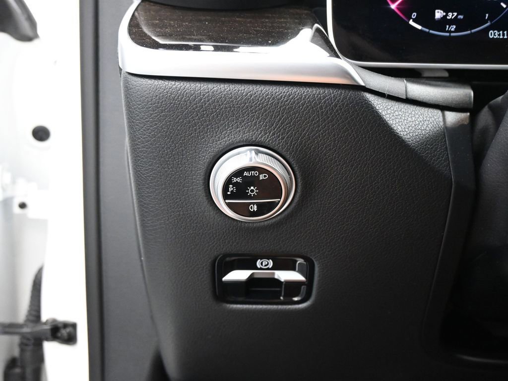 Used 2024 Mercedes-Benz GLC 300 image 40