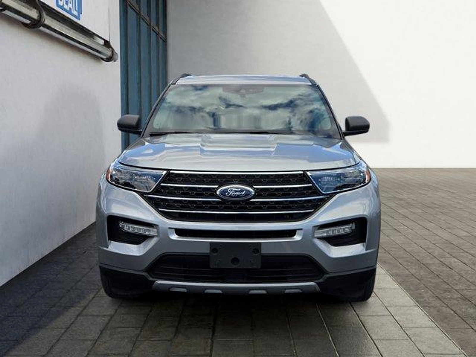 Certified 2023 Ford Explorer XLT w/ Equipment Group 202A AWD/4WD image 8