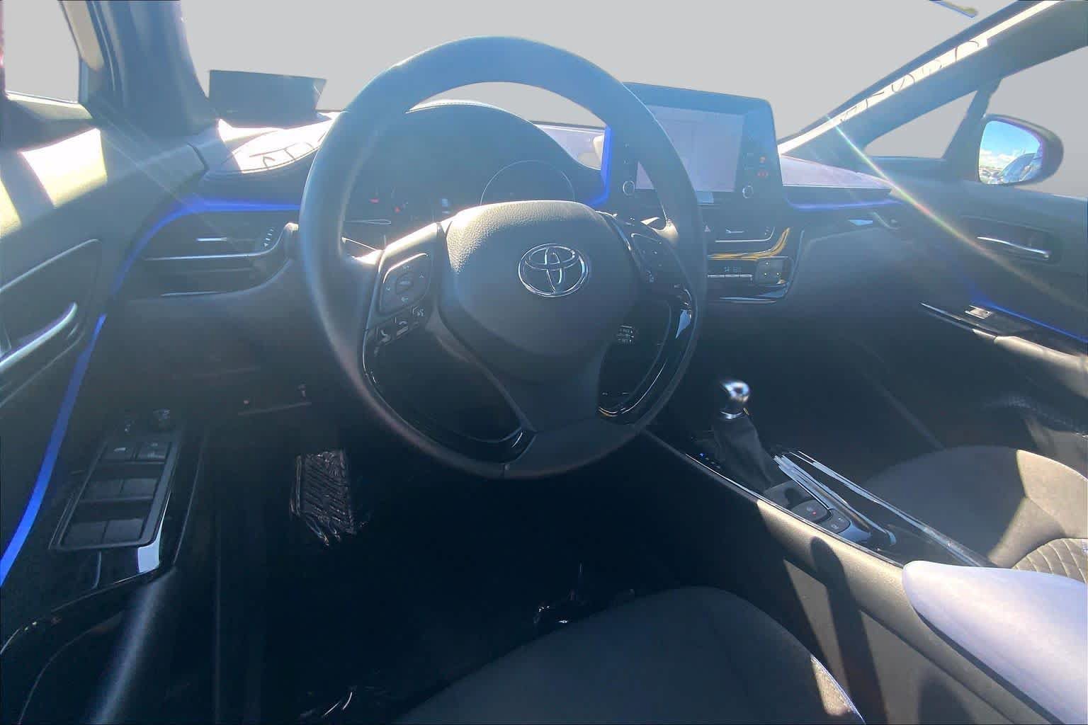 Used 2022 Toyota C-HR XLE FWD image 6