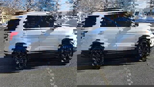 Certified 2019 Ford Explorer XLT w/ Equipment Group 202A image 2