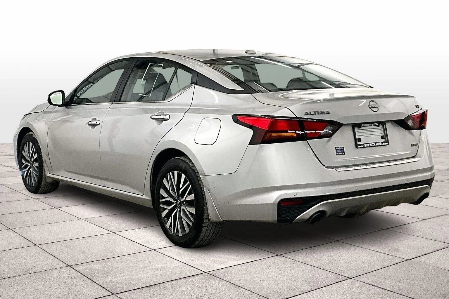 Used 2023 Nissan Altima 2.5 SV w/ SV Premium Package image 4