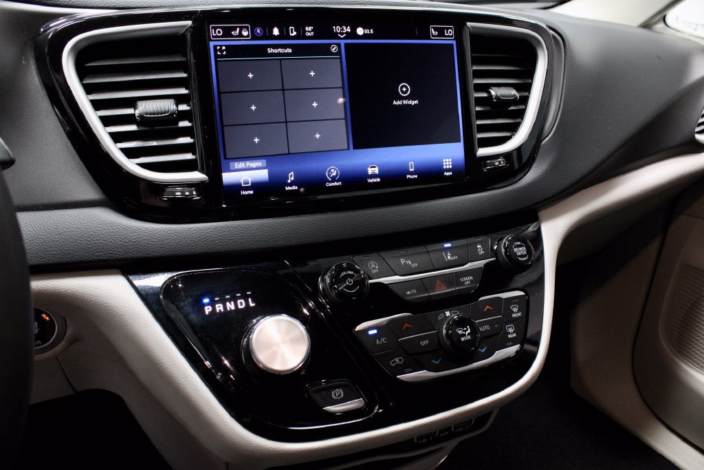 Used 2024 Chrysler Pacifica Touring-L FWD image 33