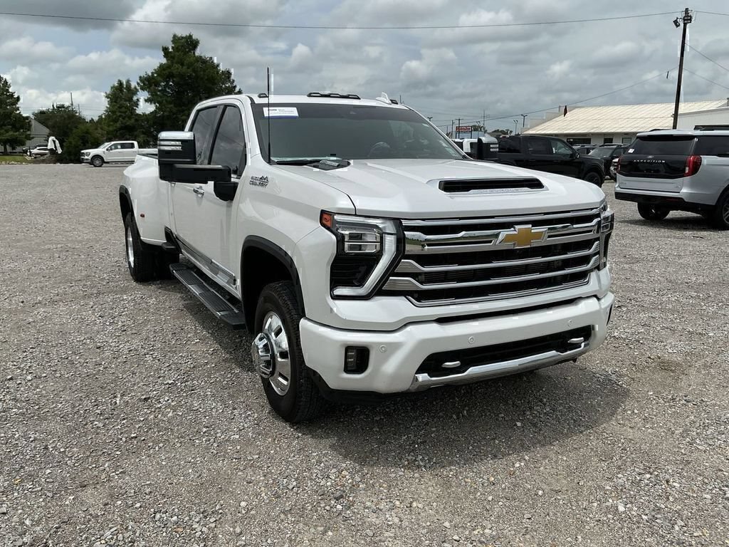 Used 2024 Chevrolet Silverado 3500 High Country w/ High Country Premium Package AWD/4WD image 10