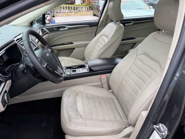 Certified 2017 Ford Fusion SE w/ Fusion SE Technology Package FWD image 10