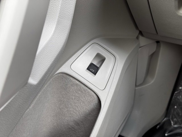 Used 2024 Volkswagen Tiguan SE w/ Panoramic Sunroof Package image 42