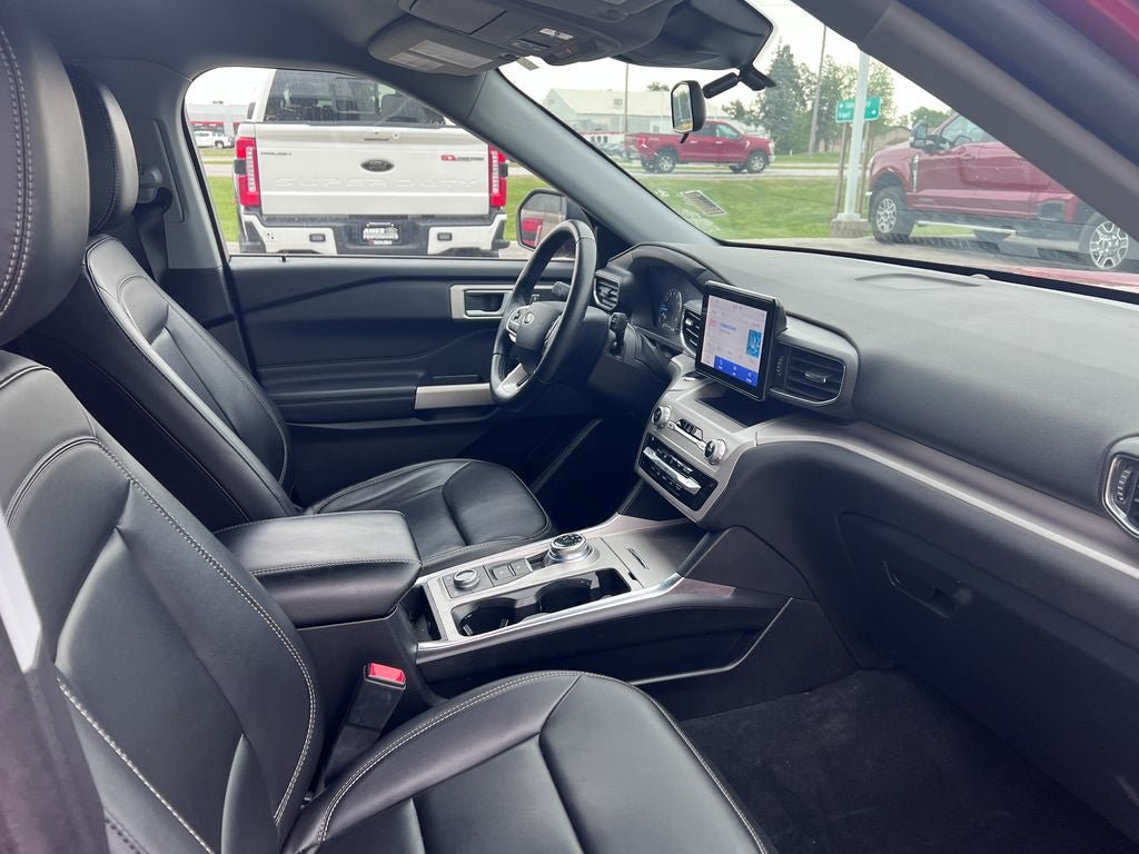 Certified 2023 Ford Explorer XLT w/ Equipment Group 202A AWD/4WD image 19