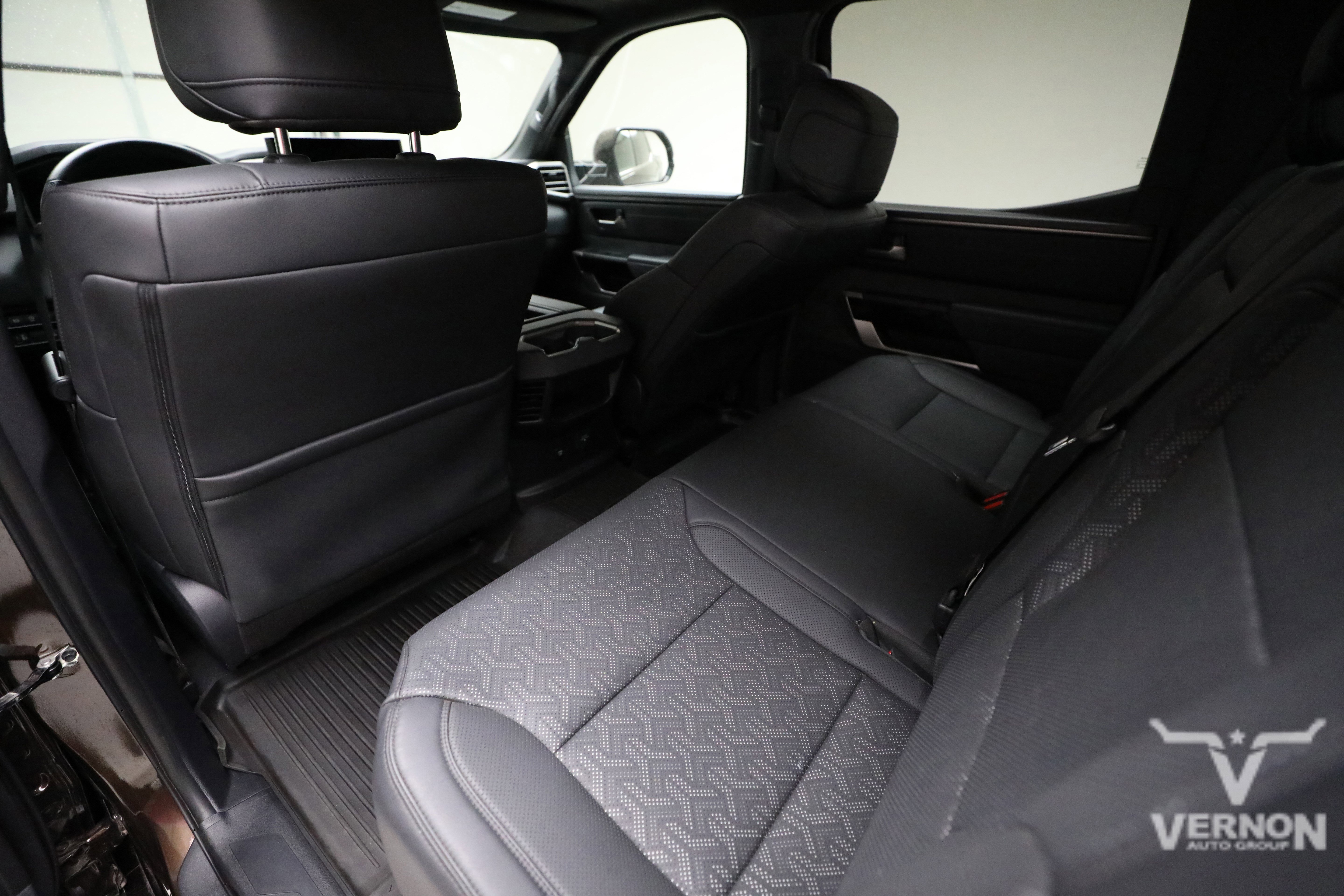 Used 2025 Toyota Tundra Limited w/ Power Package AWD/4WD image 9