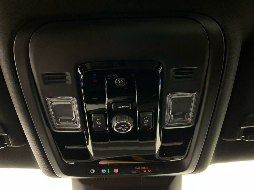 Used 2025 Cadillac Escalade Luxury image 21