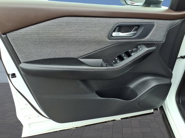Used 2023 Nissan Rogue SV AWD/4WD image 16