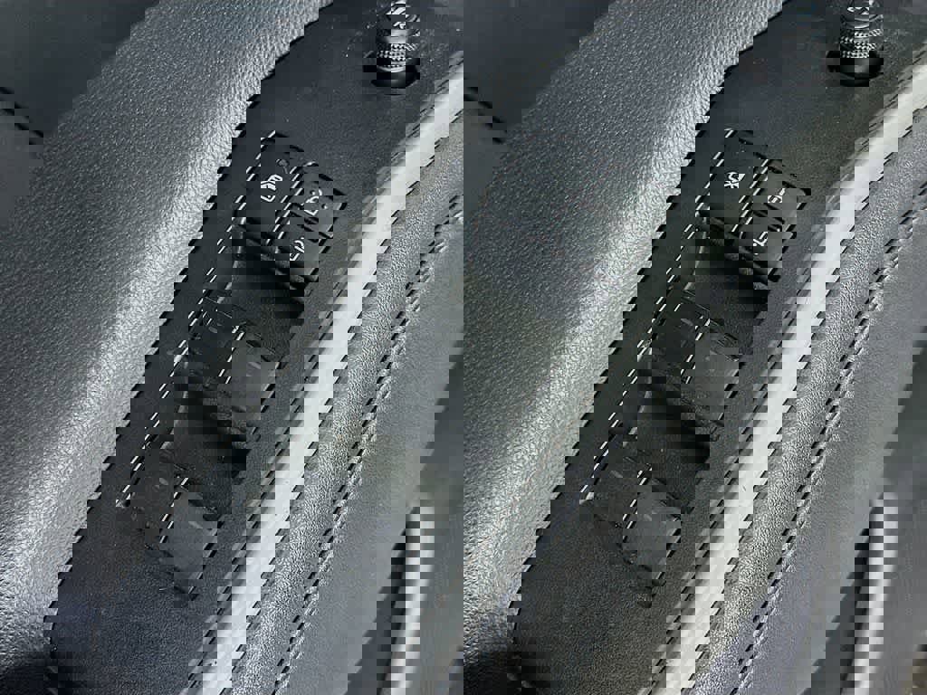 Used 2020 Toyota Highlander XLE image 28