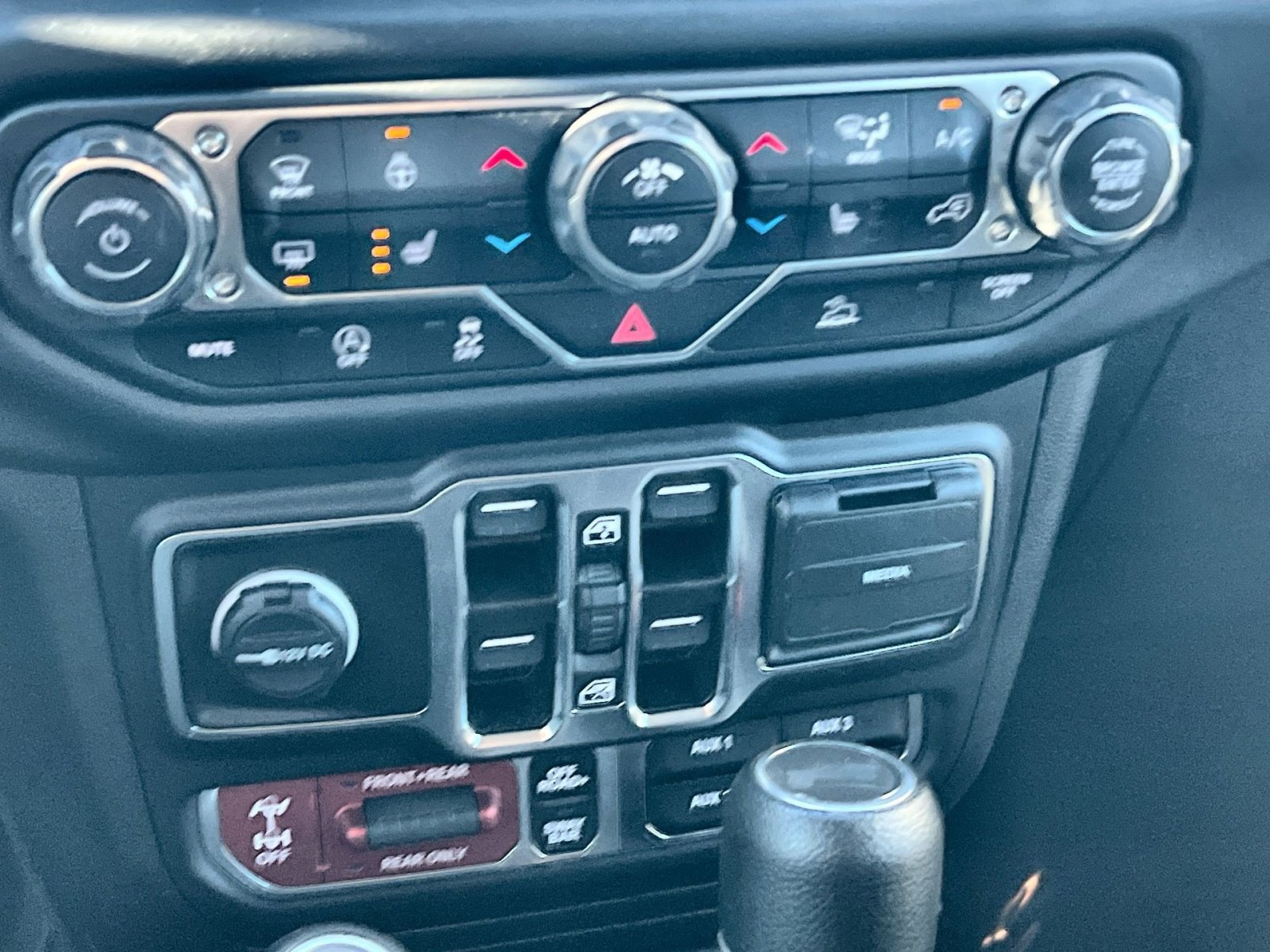 Used 2023 Jeep Wrangler Unlimited Rubicon w/ Steel Bumper Group image 21